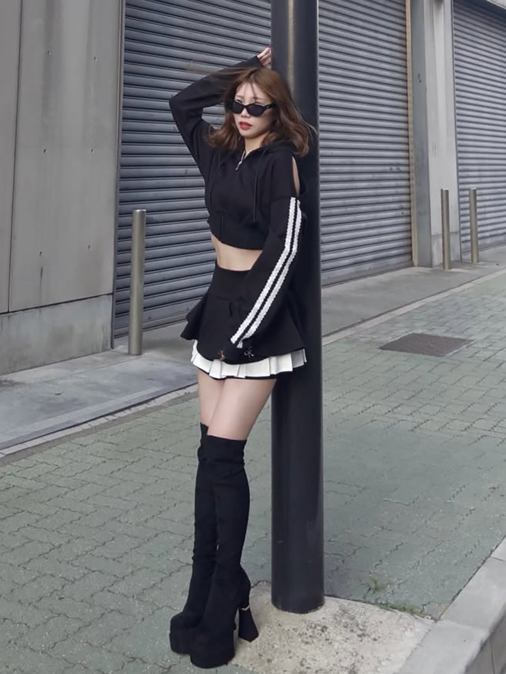 モデル：158cm（着用サイズ：FREE　着用カラー：BLK）