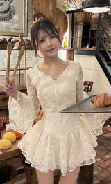 モデル：160cm（着用サイズ：FREE　着用カラー：IVO）