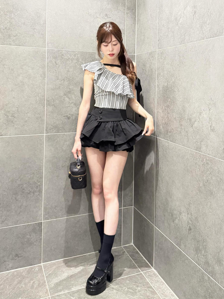 モデル：161cm（着用サイズ：FREE　着用カラー：BLK）
