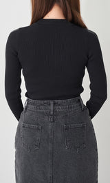 モデル：159cm（着用サイズ：FREE　着用カラー：BLK）
