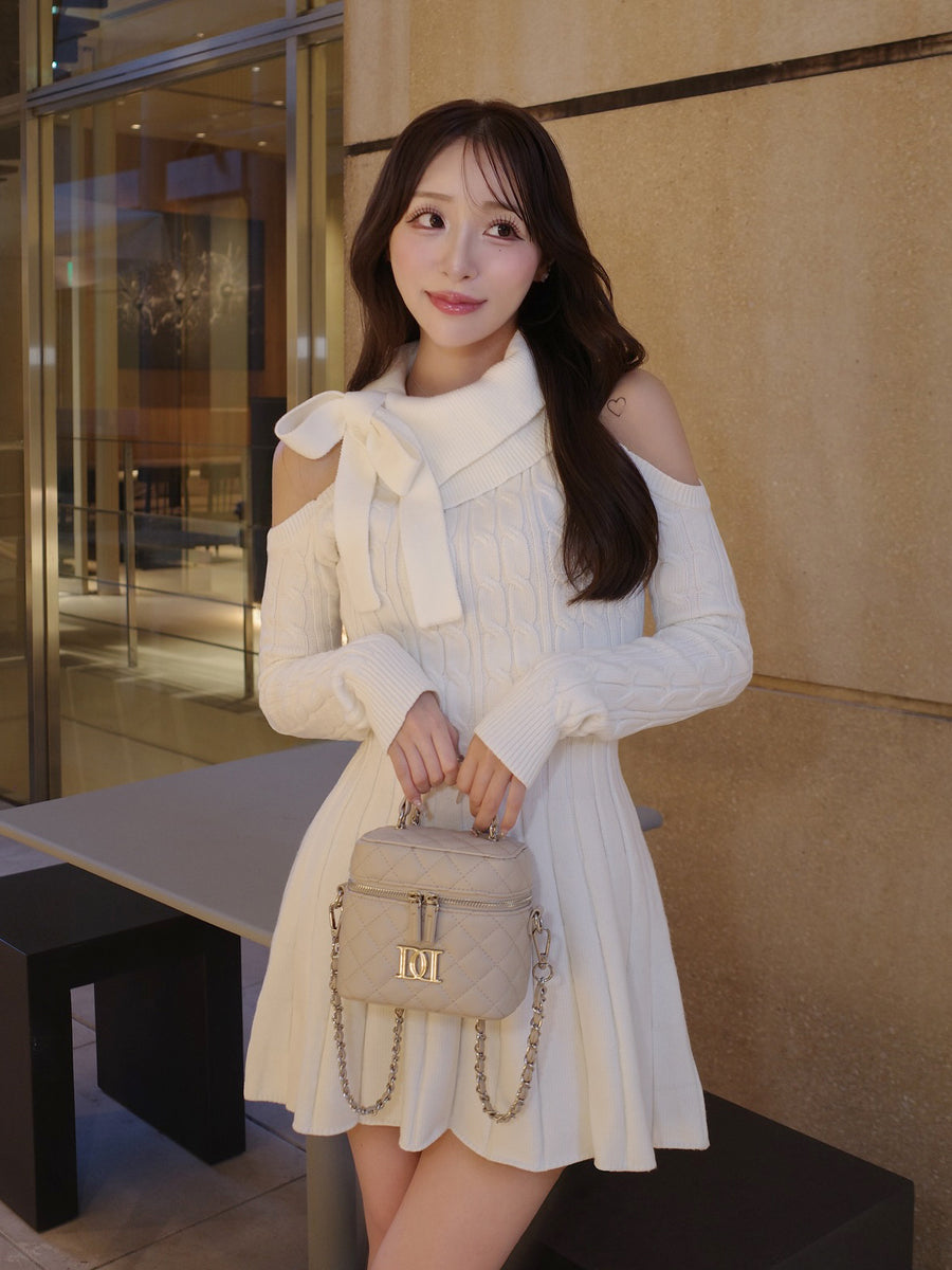 モデル：156cm（着用サイズ：FREE　着用カラー：IVO）