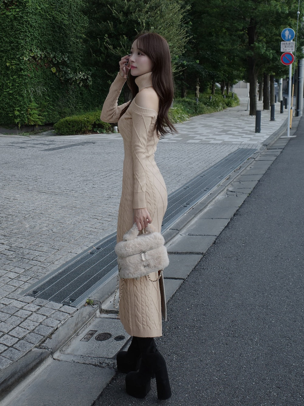 モデル：156cm（着用サイズ：FREE　着用カラー：BEG）