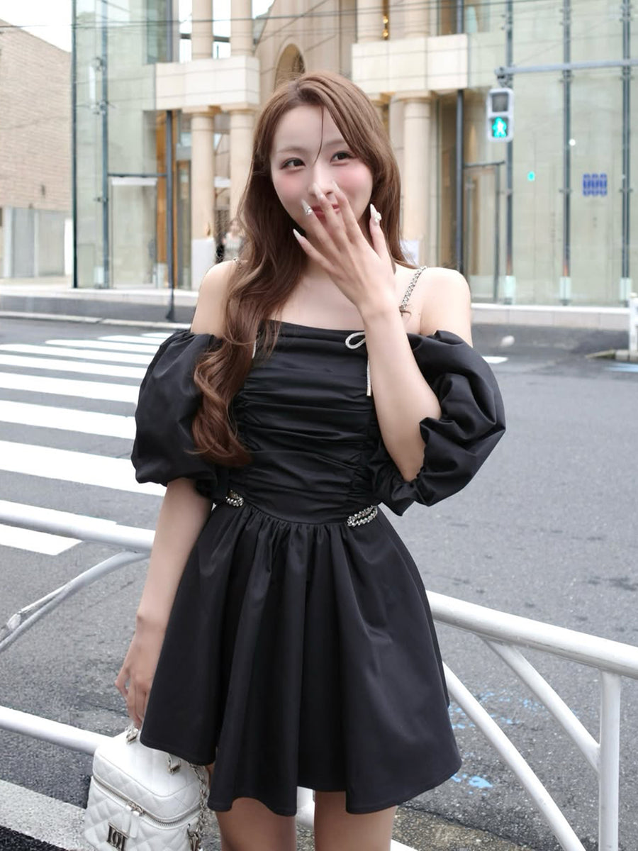 モデル：156cm（着用サイズ：FREE　着用カラー：BLK）