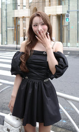 モデル：156cm（着用サイズ：FREE　着用カラー：BLK）