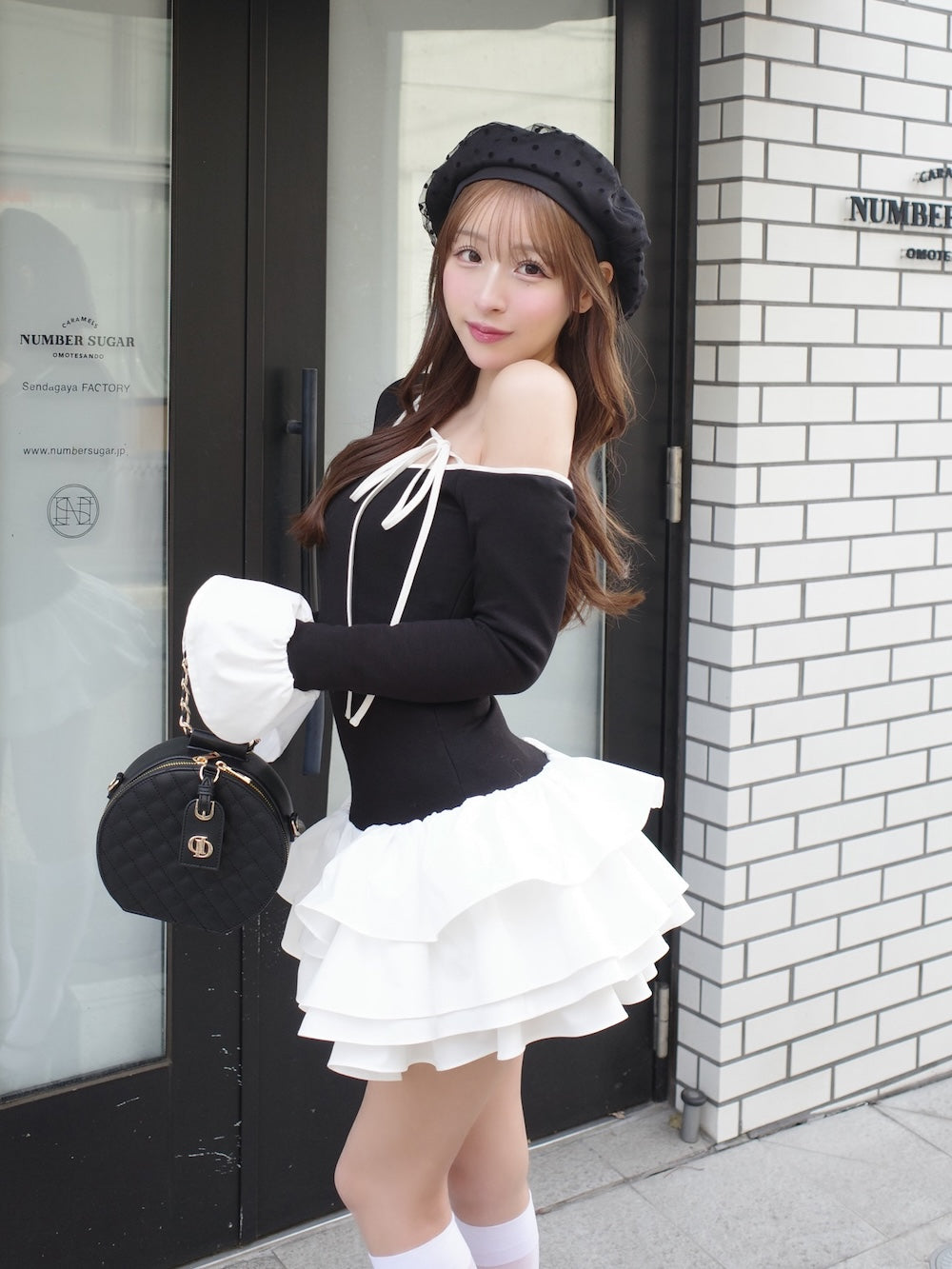 モデル：156cm（着用サイズ：FREE　着用カラー：BLK）