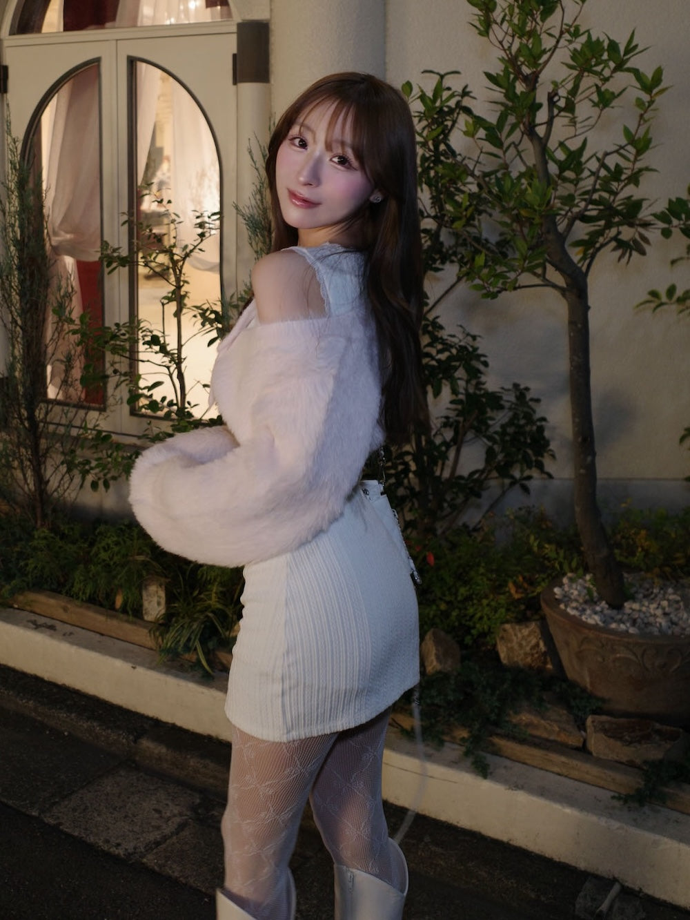 モデル：156cm（着用サイズ：FREE　着用カラー：IVO）