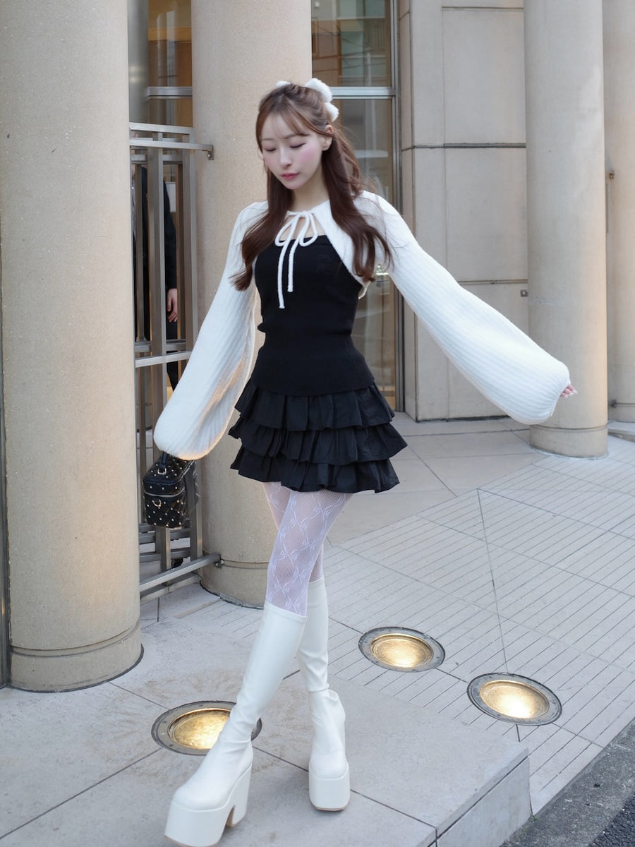 モデル：156cm（着用サイズ：FREE　着用カラー：BLK）