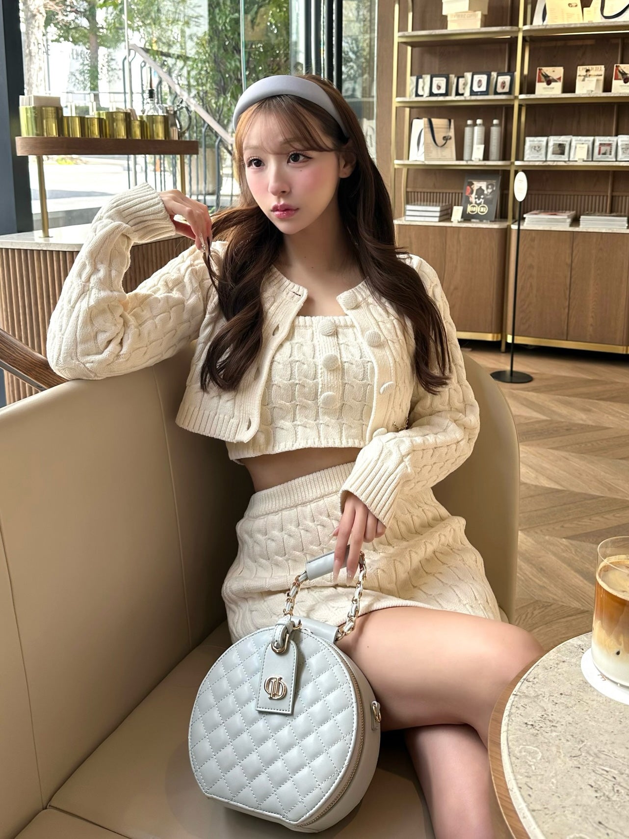 モデル：156cm（着用サイズ：FREE　着用カラー：IVO）