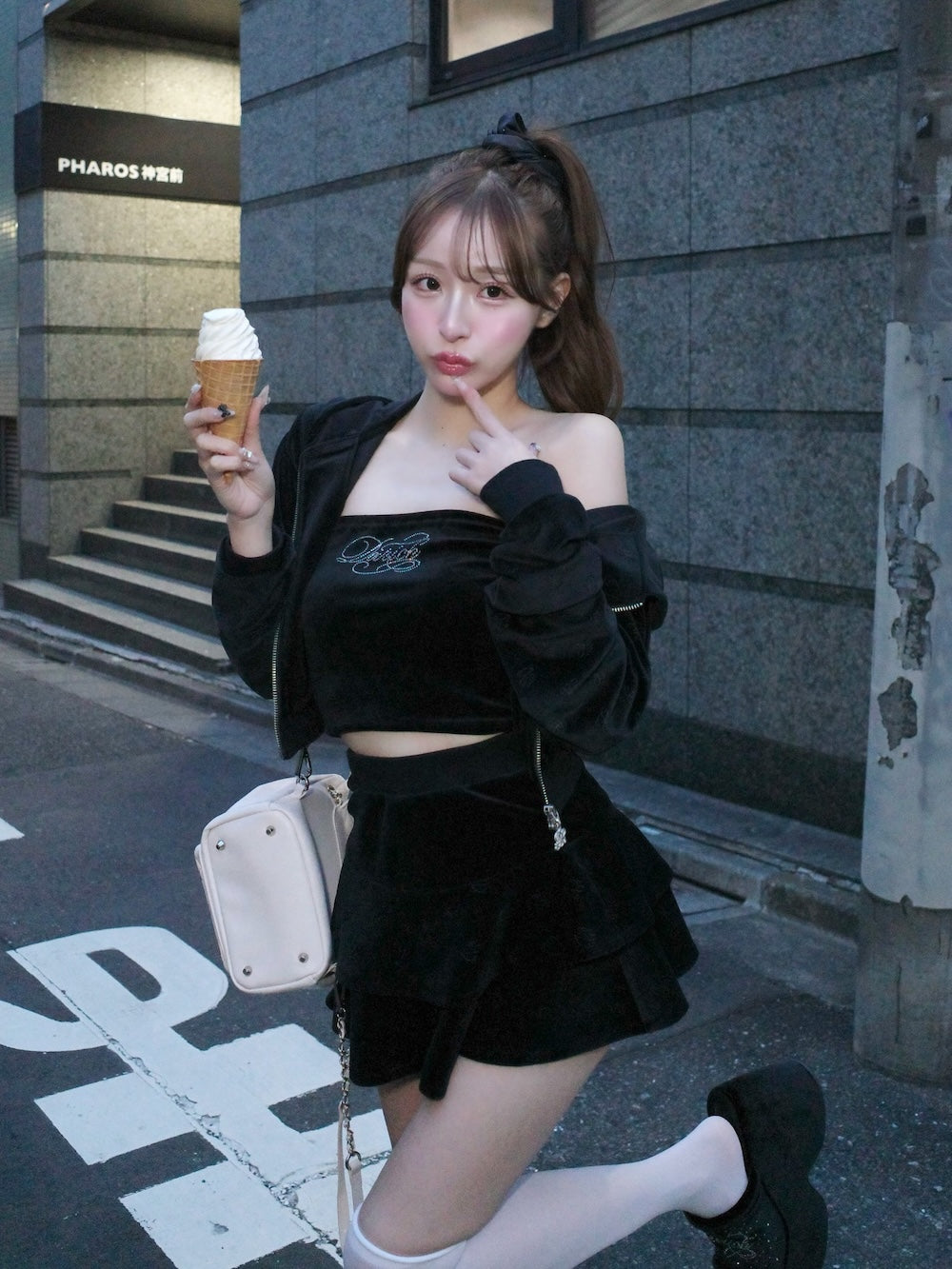 モデル：156cm（着用サイズ：FREE　着用カラー：BLK）