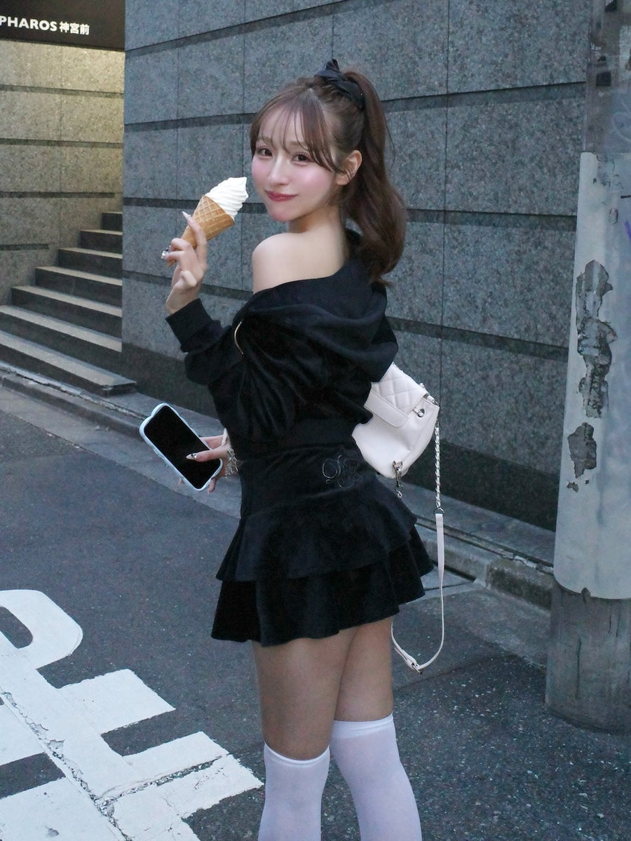 モデル：156cm（着用サイズ：FREE　着用カラー：BLK）