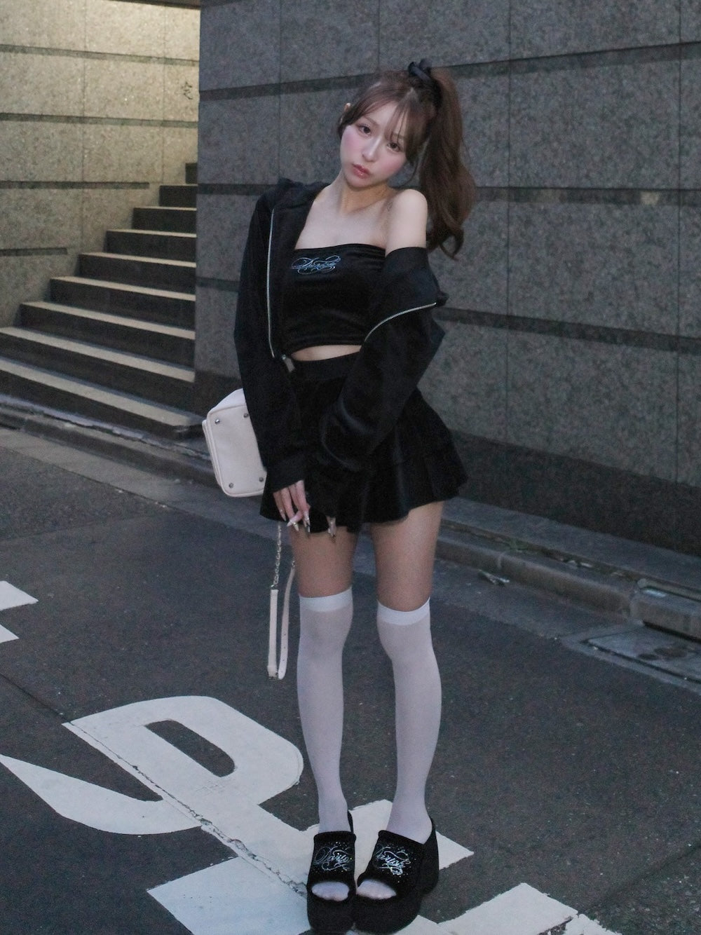 モデル：156cm（着用サイズ：FREE　着用カラー：BLK）
