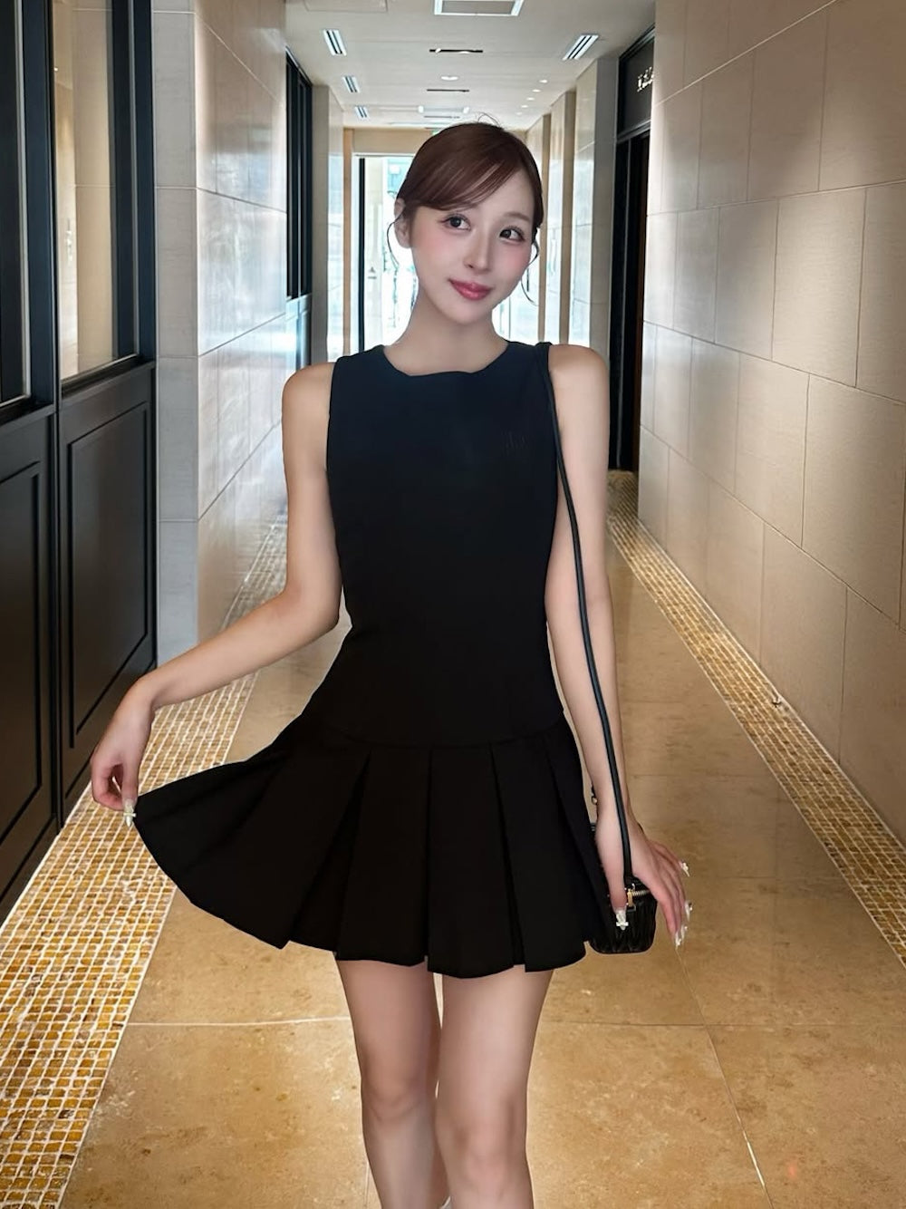 美シルエットプリーツミニワンピース – Darich