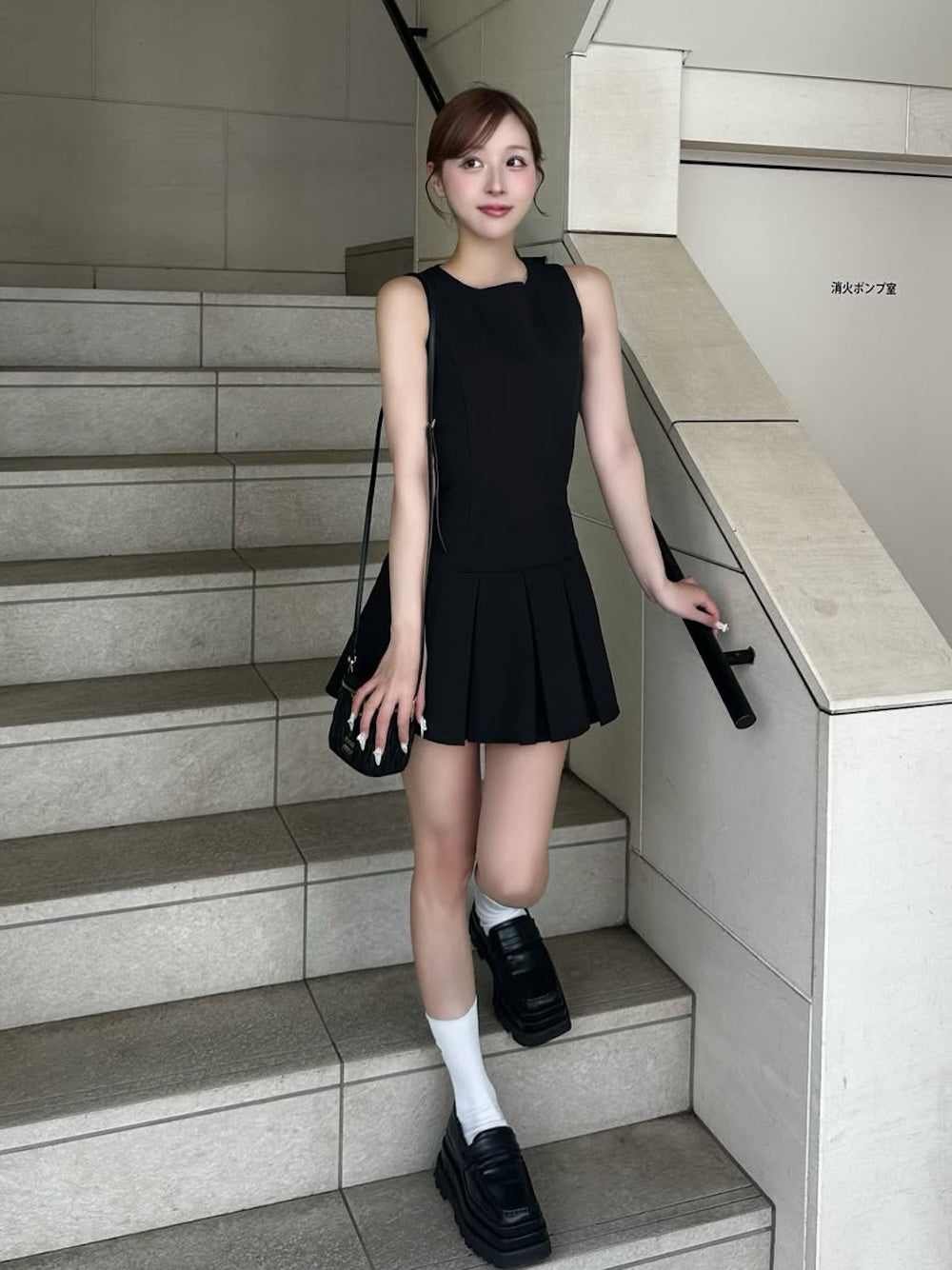 モデル：156cm（着用サイズ：FREE　着用カラー：BLK）