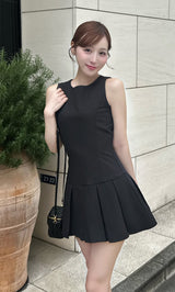 モデル：156cm（着用サイズ：FREE　着用カラー：BLK）