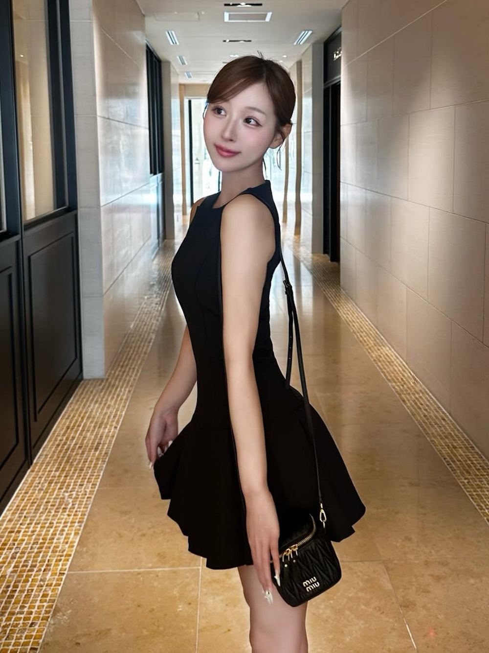 モデル：156cm（着用サイズ：FREE　着用カラー：BLK）