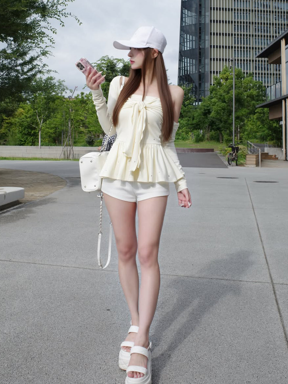 モデル：156cm（着用サイズ：FREE　着用カラー：YEL）