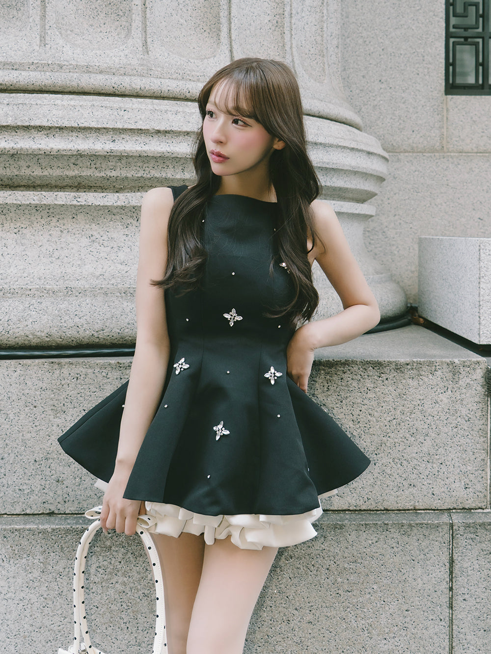 モデル：156cm（着用サイズ：FREE　着用カラー：BLK）