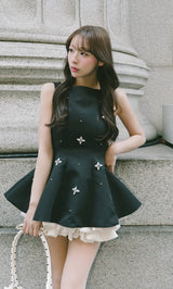 モデル：156cm（着用サイズ：FREE　着用カラー：BLK）