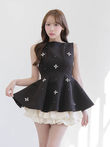 モデル：156cm（着用サイズ：FREE　着用カラー：BLK）