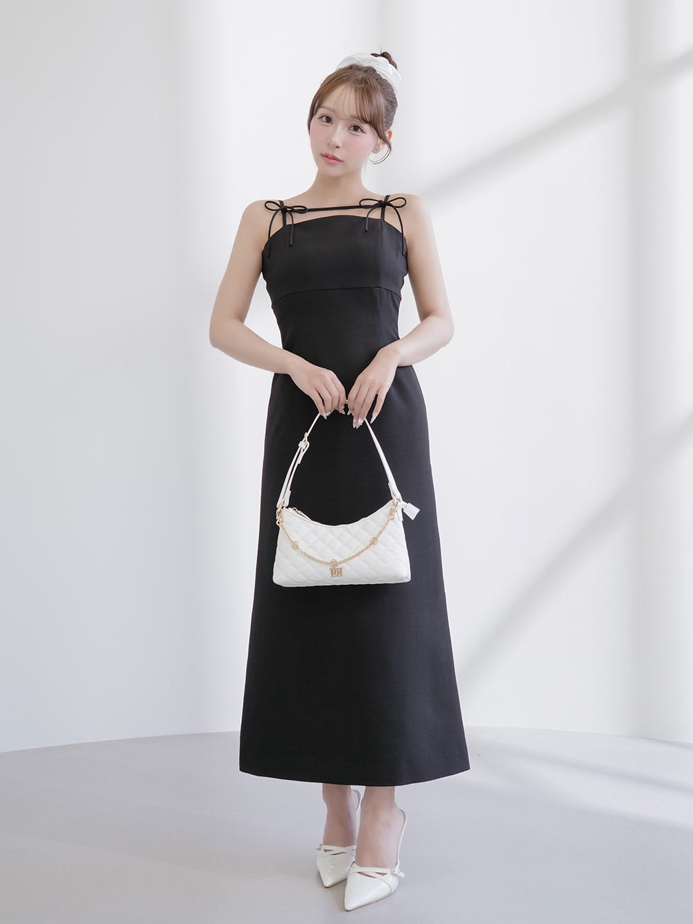 モデル：156cm（着用サイズ：FREE　着用カラー：BLK）