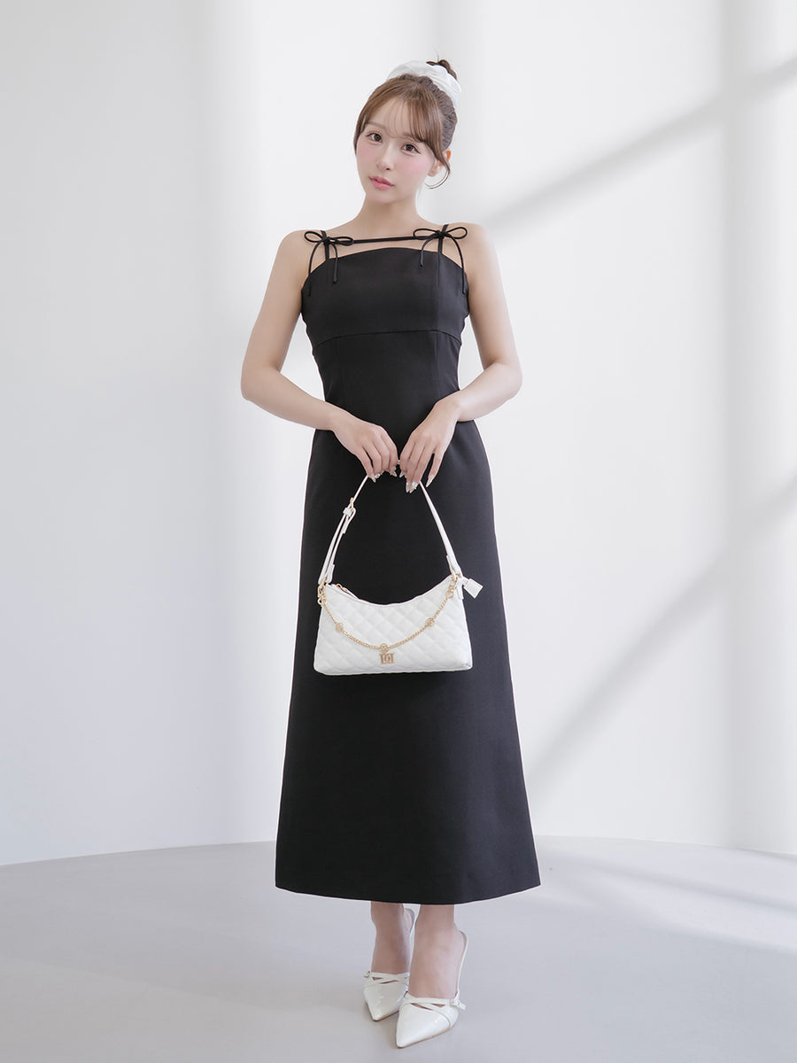 モデル：156cm（着用サイズ：FREE　着用カラー：BLK）