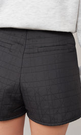 モデル：156cm（着用サイズ：S　着用カラー：BLK）