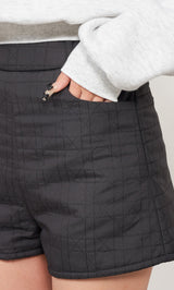 モデル：156cm（着用サイズ：S　着用カラー：BLK）