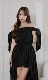モデル：156cm（着用サイズ：FREE　着用カラー：BLK）