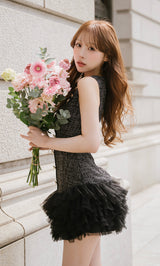 モデル：156cm（着用サイズ：FREE　着用カラー：BLK）