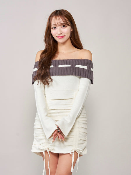 Off-shoulder stitch knit mini dress