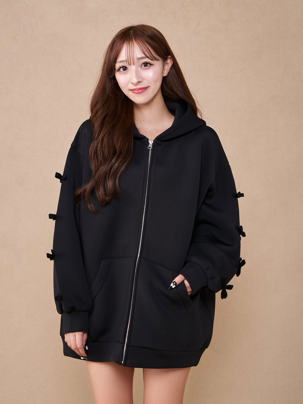 モデル：156cm（着用サイズ：FREE　着用カラー：BLK）