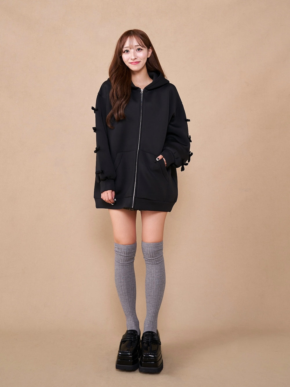 モデル：156cm（着用サイズ：FREE　着用カラー：BLK）