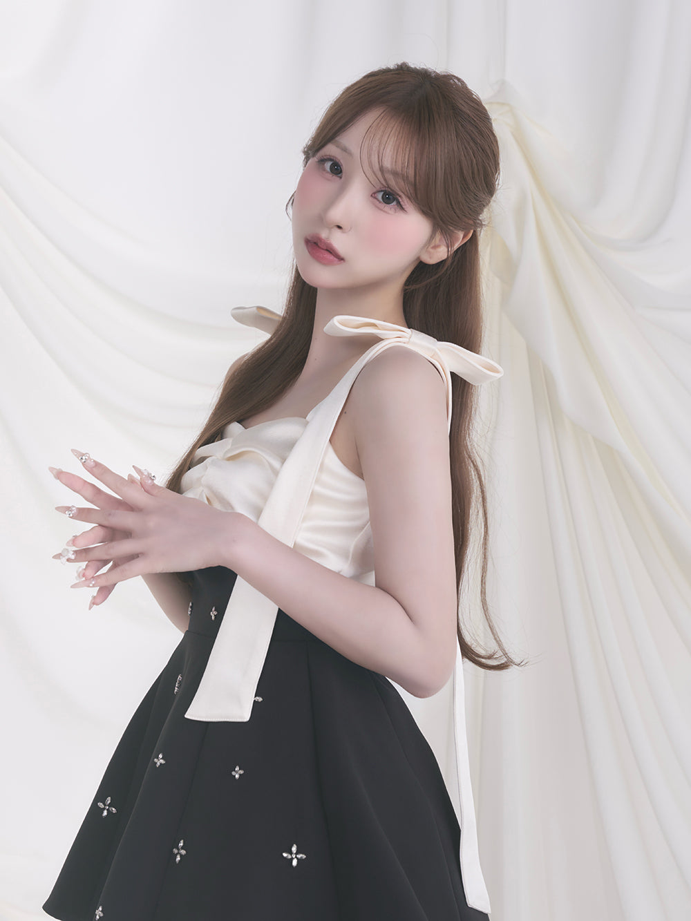 モデル：156cm（着用サイズ：FREE　着用カラー：BLK）