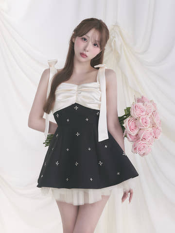 モデル：156cm（着用サイズ：FREE　着用カラー：BLK）