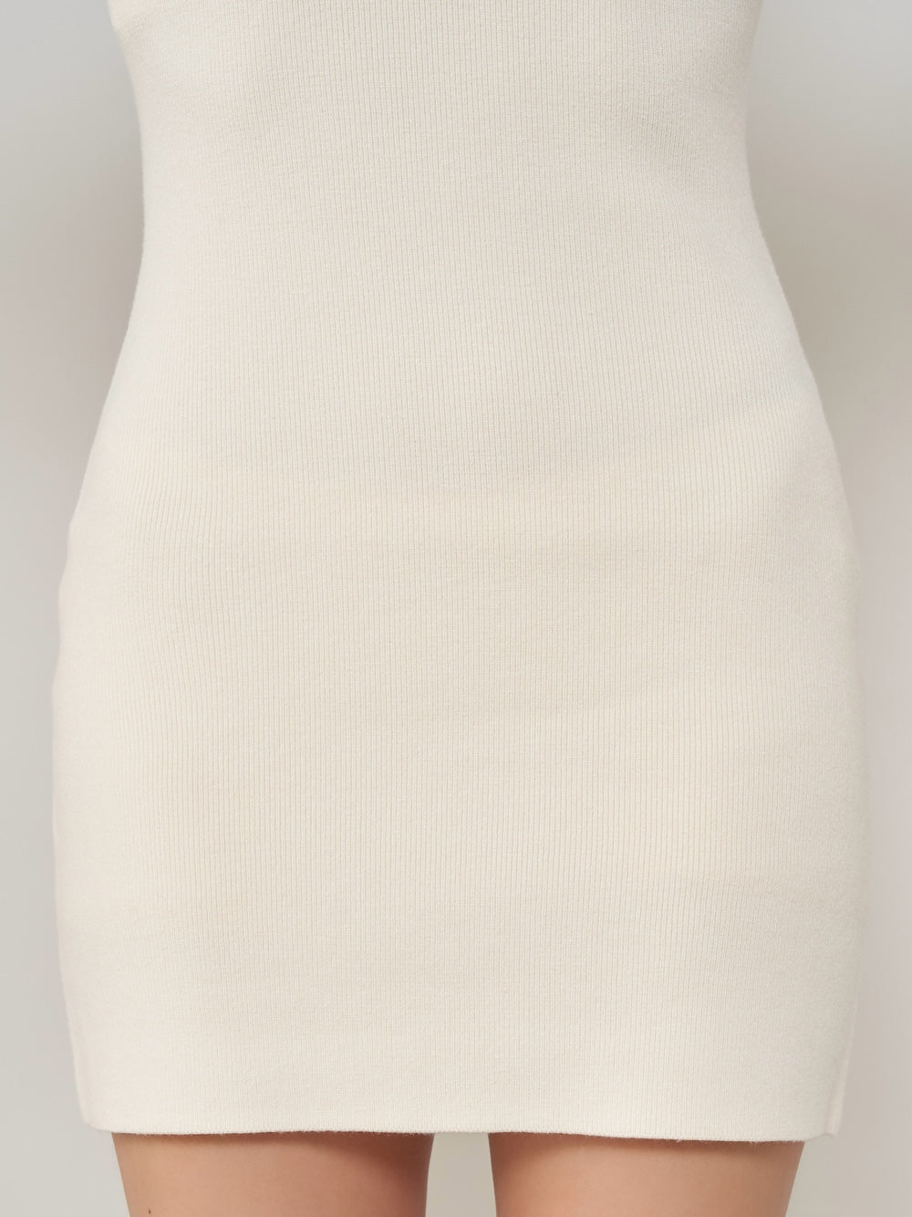 モデル：156cm（着用サイズ：FREE　着用カラー：IVO）