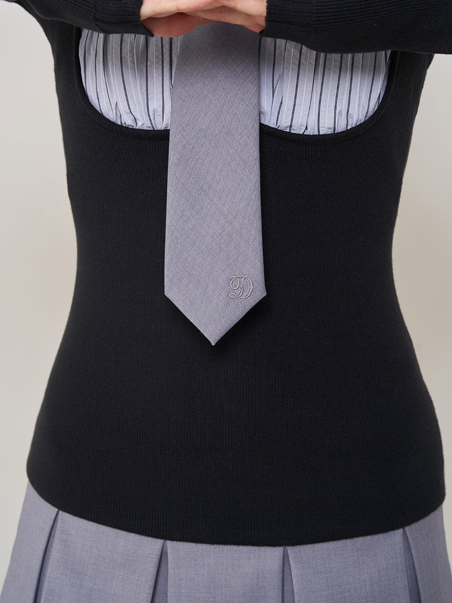 モデル：156cm（着用サイズ：FREE　着用カラー：BLK）