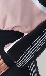 モデル：156cm（着用サイズ：FREE　着用カラー：BLK）