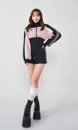 モデル：156cm（着用サイズ：FREE　着用カラー：BLK）