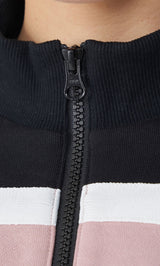 モデル：156cm（着用サイズ：FREE　着用カラー：BLK）