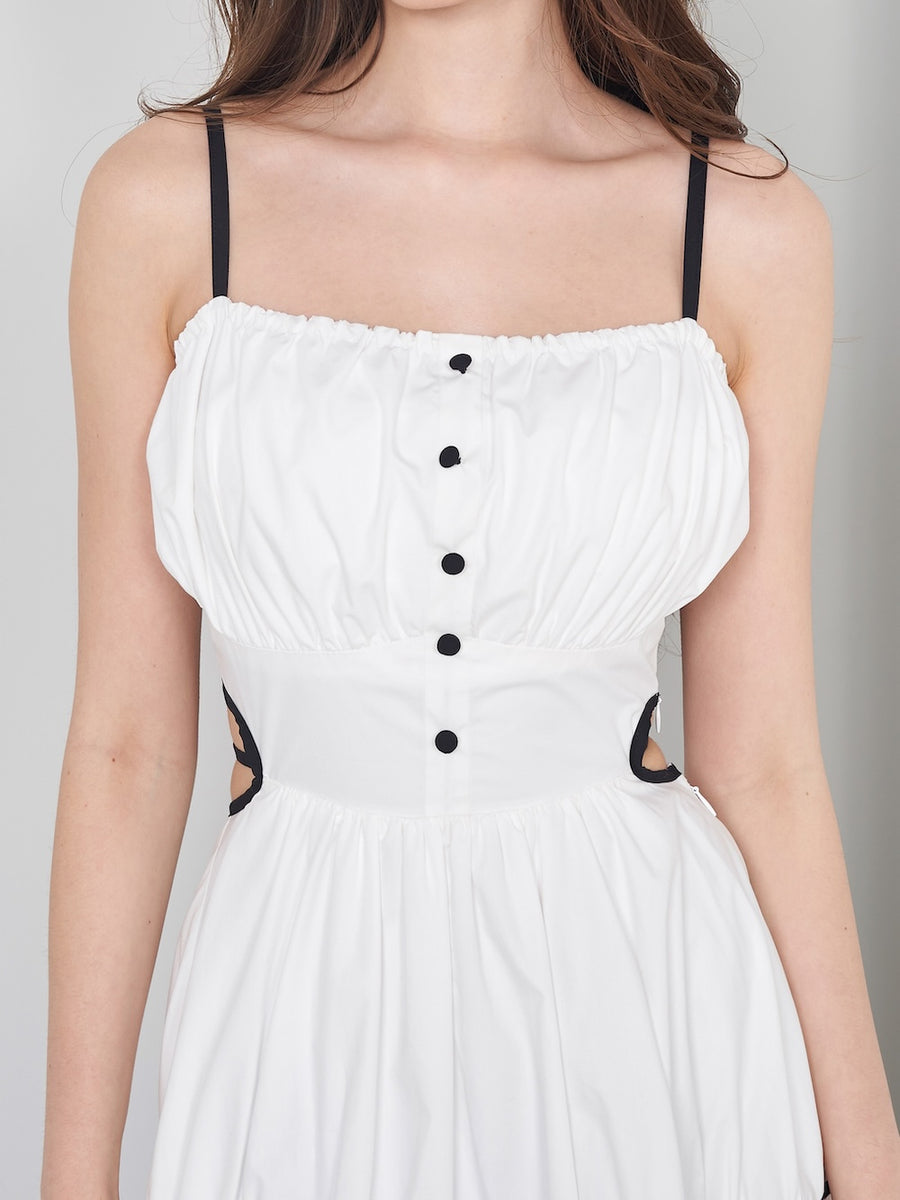 モデル：165cm（着用サイズ：FREE　着用カラー：WHT）