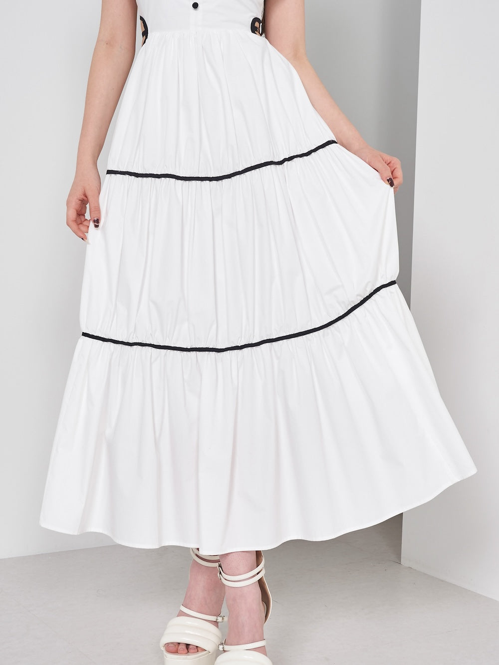 モデル：165cm（着用サイズ：FREE　着用カラー：WHT）