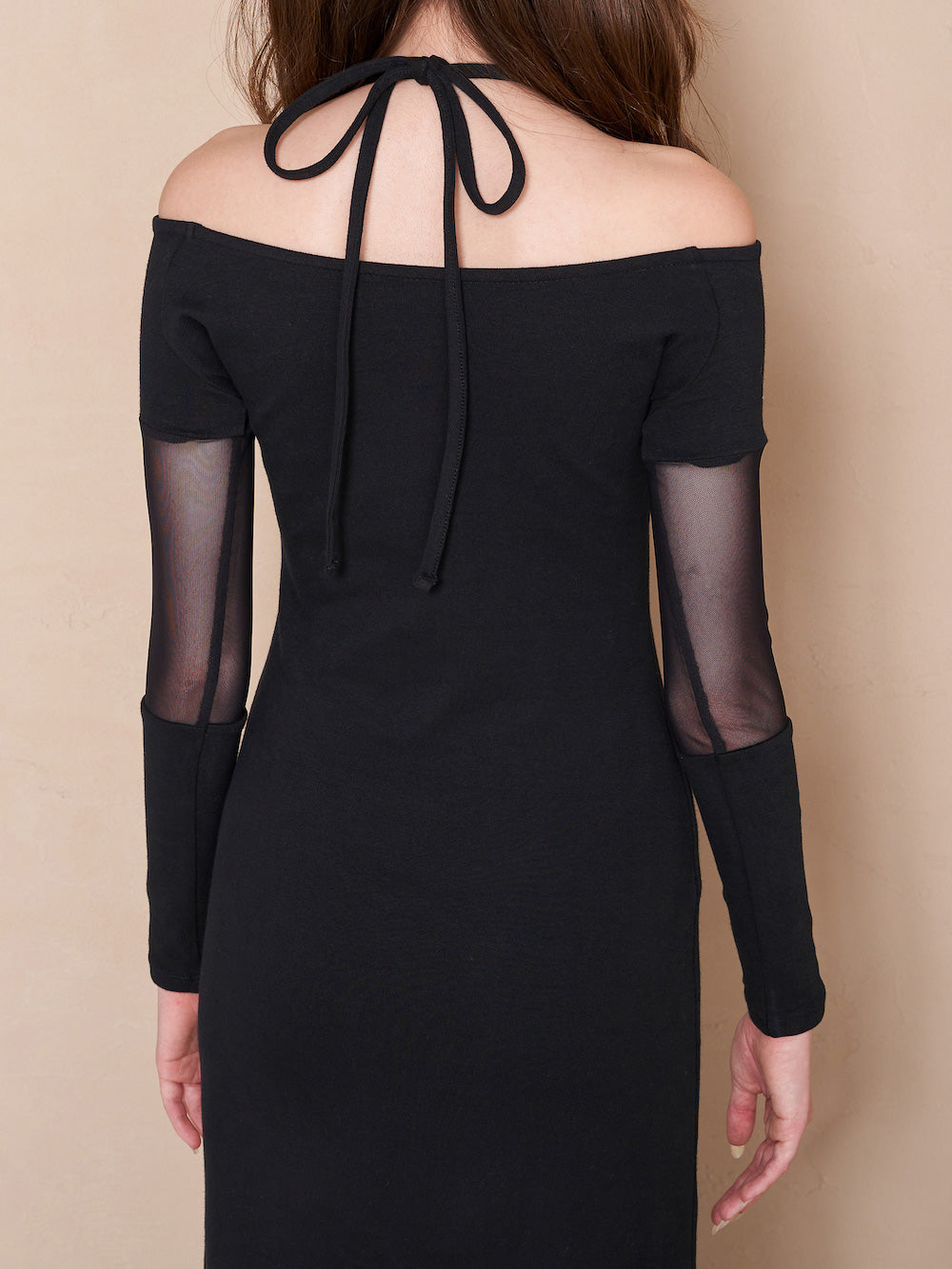 モデル：165cm（着用サイズ：FREE　着用カラー：BLK）