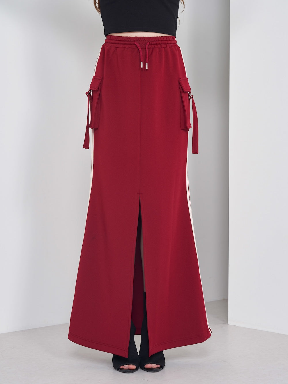 モデル：165cm（着用サイズ：FREE　着用カラー：RED）