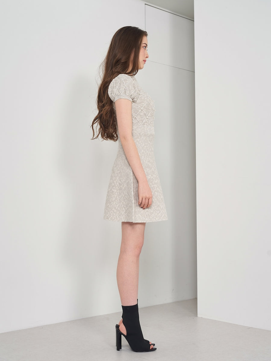 モデル：165cm（着用サイズ：FREE　着用カラー：GRY）