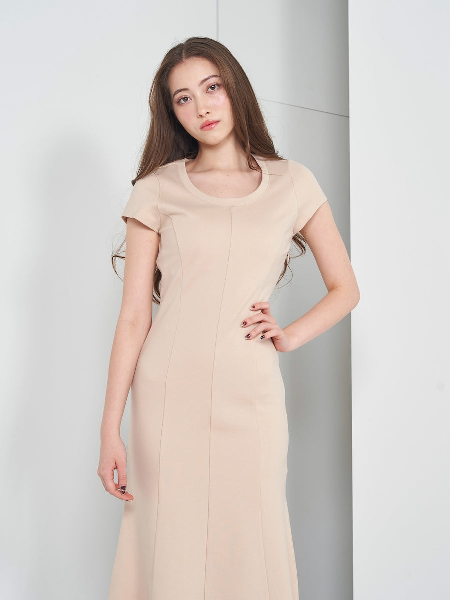 モデル：165cm（着用サイズ：FREE　着用カラー：SND）