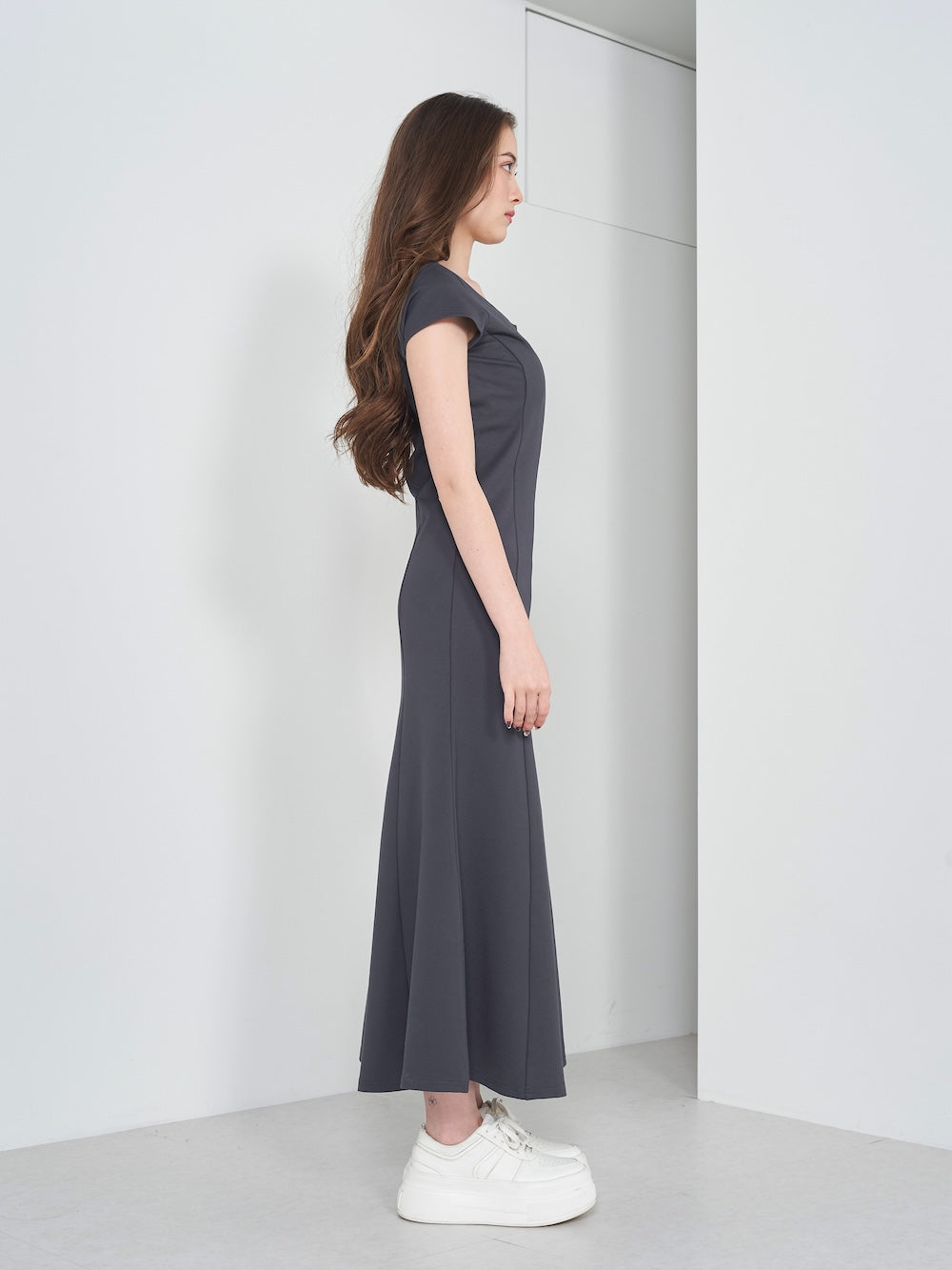 モデル：165cm（着用サイズ：FREE　着用カラー：C-GRY）