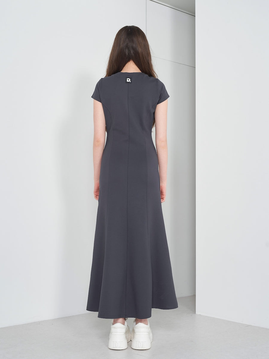 モデル：165cm（着用サイズ：FREE　着用カラー：C-GRY）