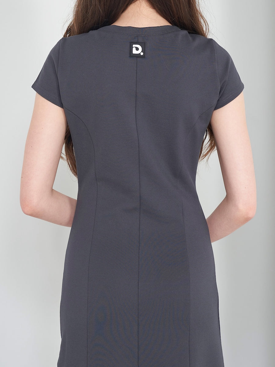 モデル：165cm（着用サイズ：FREE　着用カラー：C-GRY）