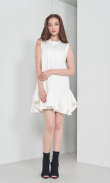 モデル：165cm（着用サイズ：FREE　着用カラー：WHT）