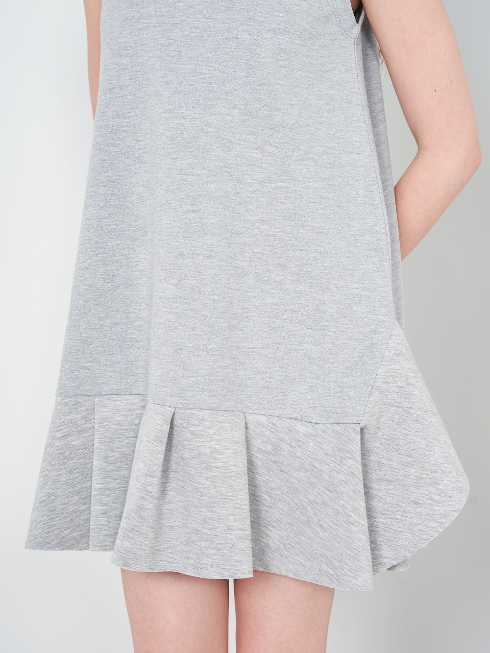モデル：165cm（着用サイズ：FREE　着用カラー：GRY）